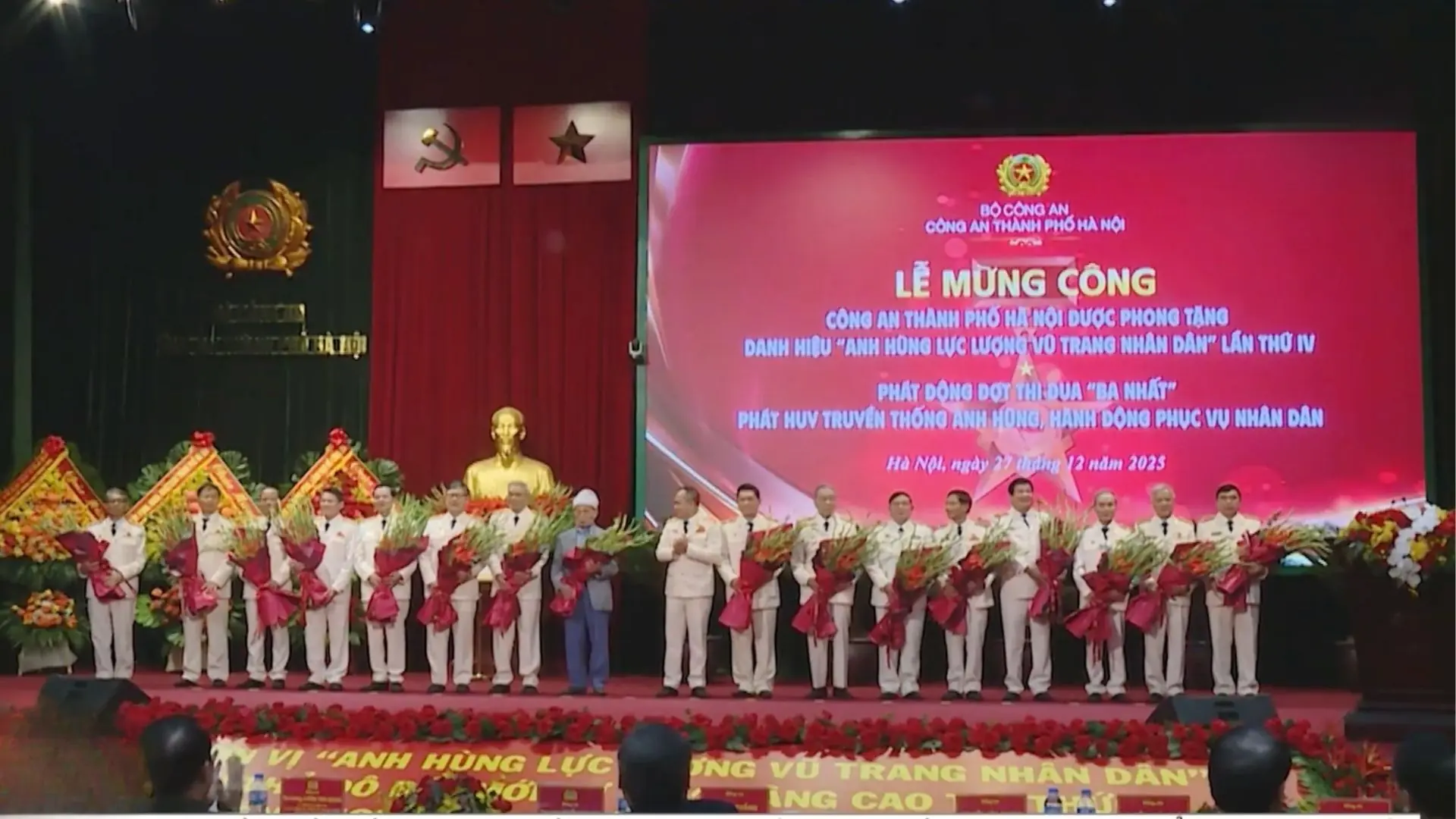 Vinh quang Công an Thủ đô anh hùng